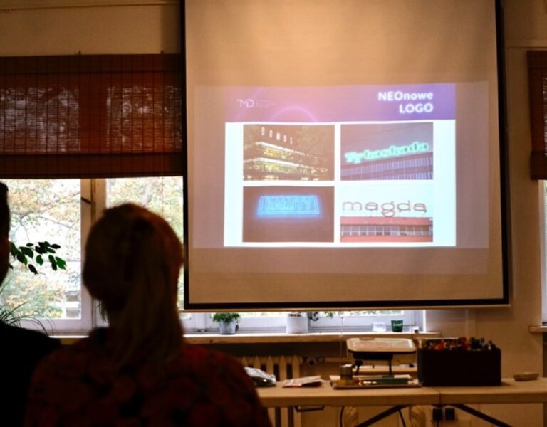 Relacja z&nbsp;warsztatów „NEOnowe logo”